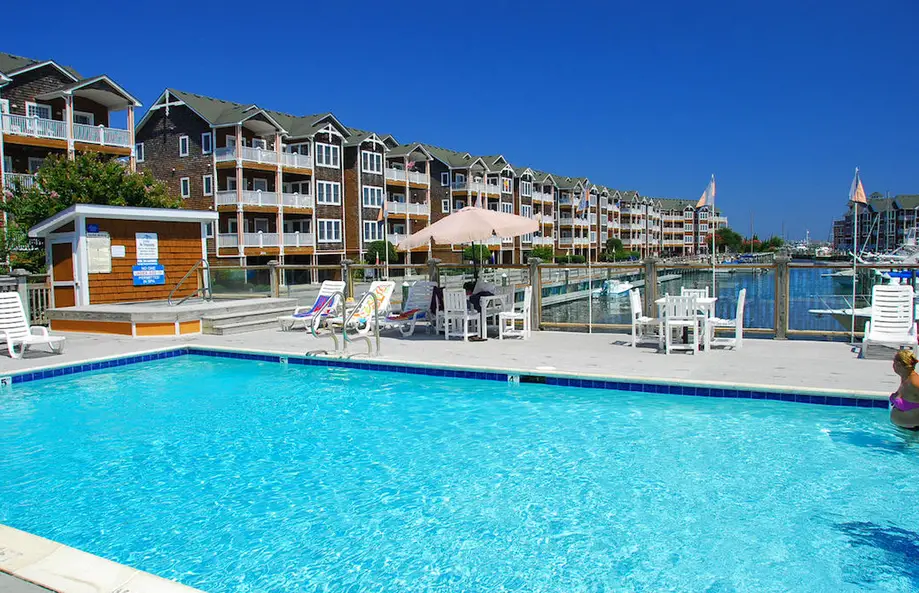 K5502 Pelicans Perch at Shallowbag Bay