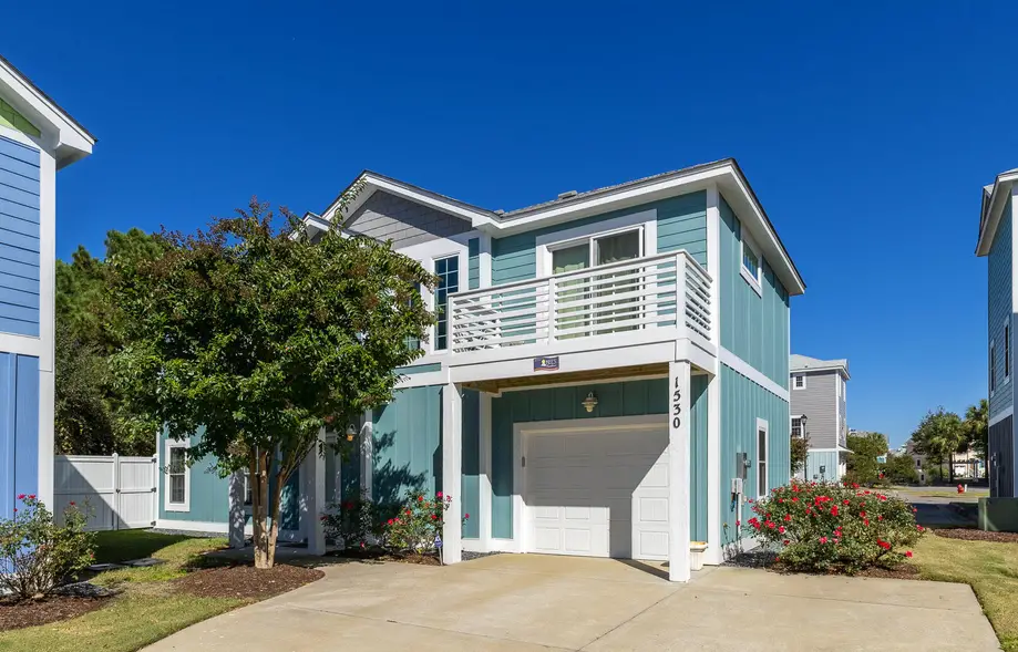 K0430 Turquoise Waves at Devonshire Plac...