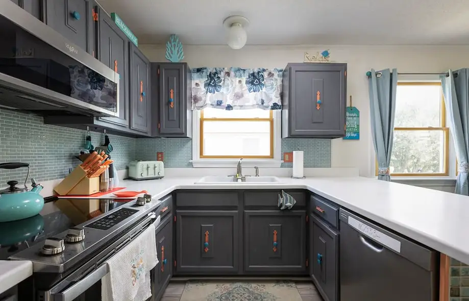 3min Walk to Beach! Hot tub, Yard & Near Shops