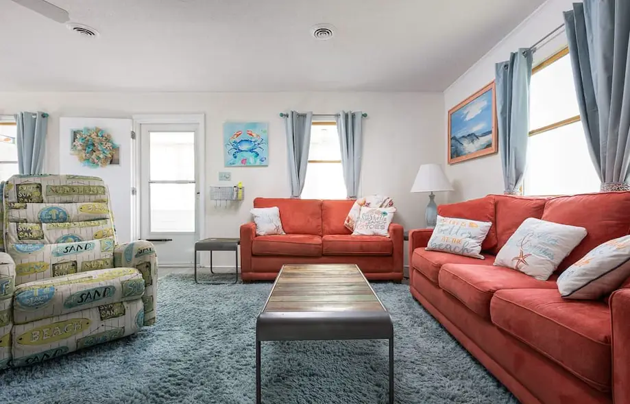 3min Walk to Beach! Hot tub, Yard & Near Shops